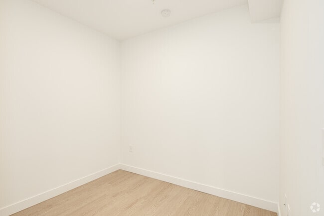 2BR, 1BA - 591SF - Berdroom