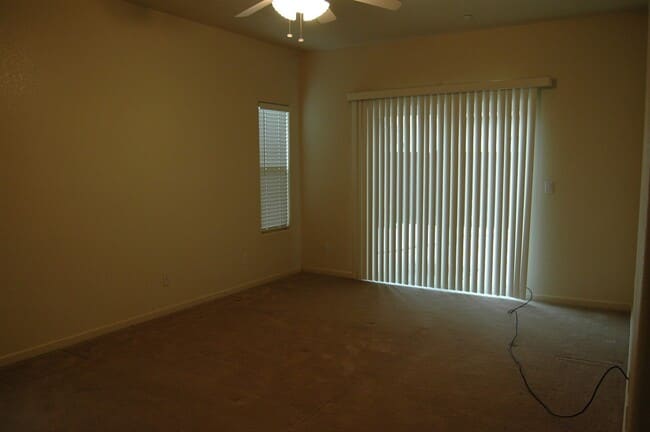 Photo - Spacious 3 Bed / 2 Bath Home – Over 2,000 Sq Ft
