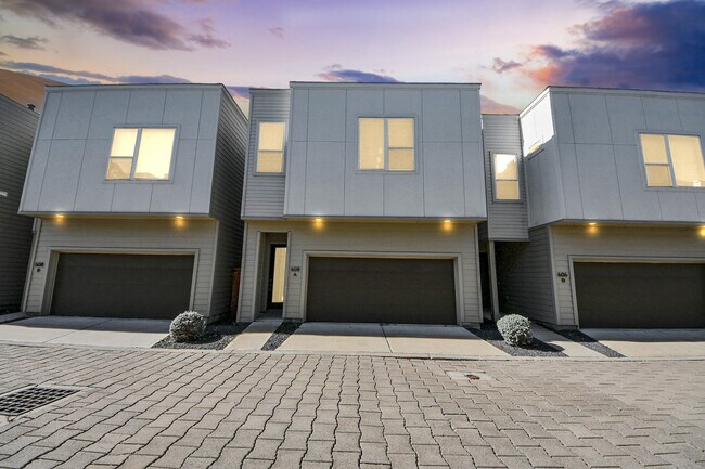 Photo - 608 Thornton Rd