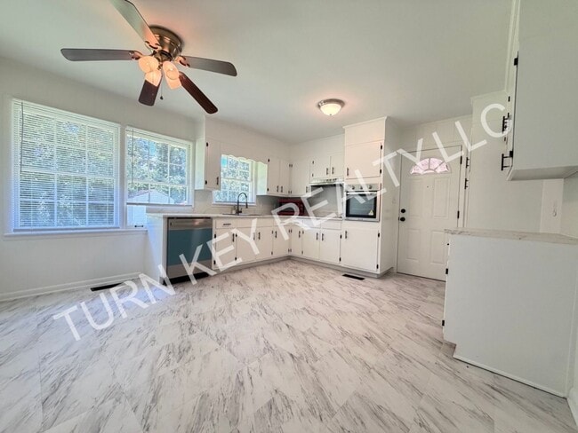 Photo - 1708 Rogina St
