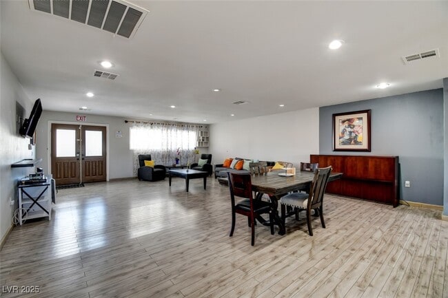 Photo - 603 Palmhurst Dr House