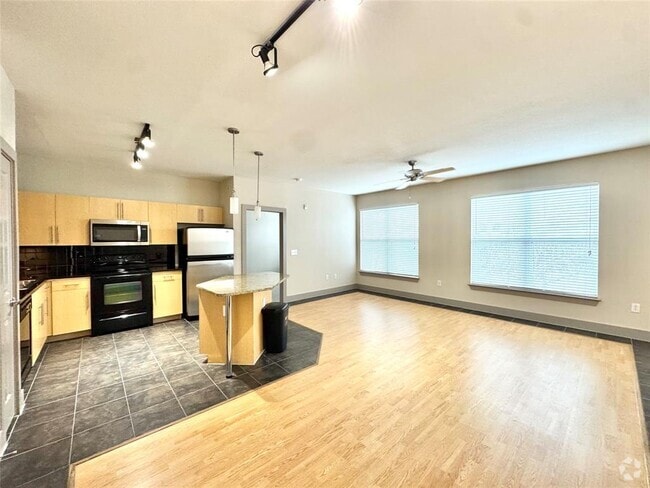 Building Photo - 3660 Richmond Ave. Unit 121 Rental