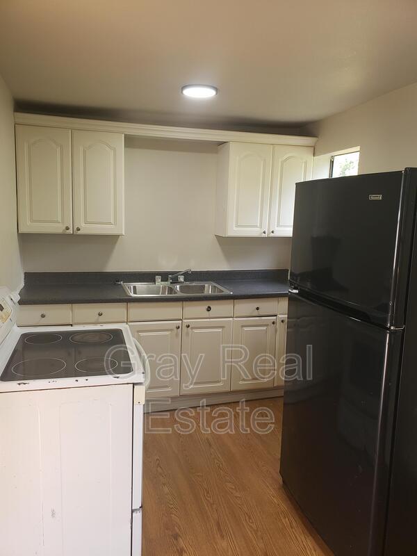 907 1/2 S Stockton - 907 1/2 S Stockton