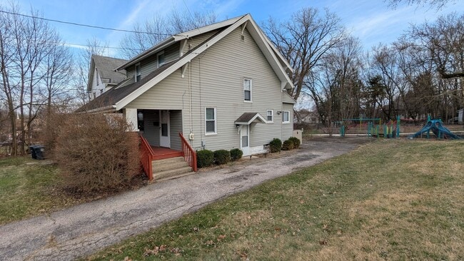 Photo - Charming 3-bedroom, 1-bathroom home located in the vibrant city of Akron