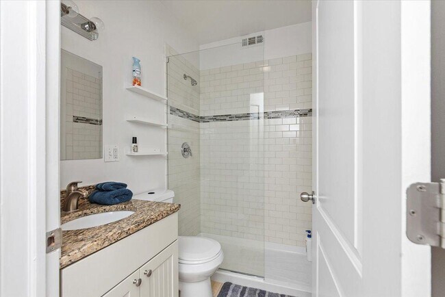 Photo - 2 bedroom in Chicago IL 60657 Unit 2F