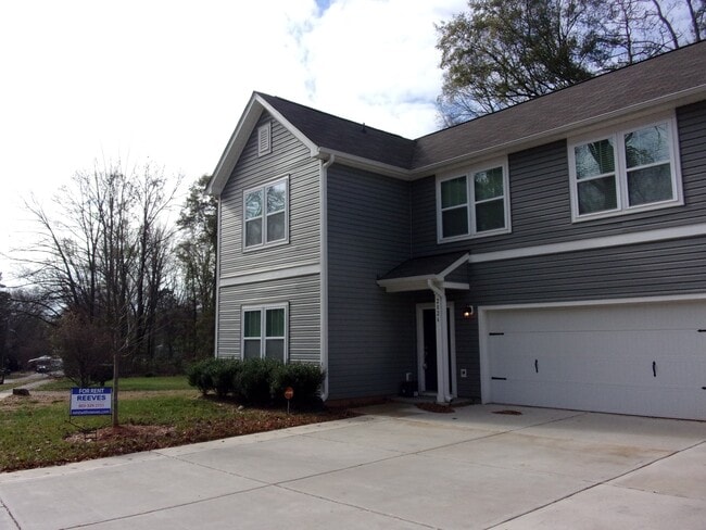 Photo - 2826 Capitol Dr