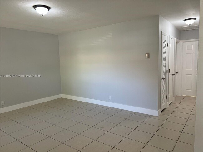 Photo - 3071 NW 43rd St Unit 4