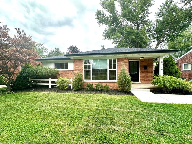 Building Photo - 18346 Beverly Rd Rental