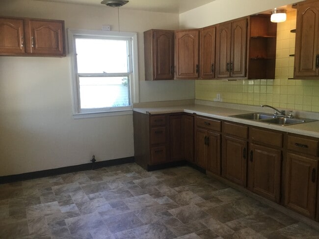 Photo - Spacious 3 Bedroom Single Family Home with Garage