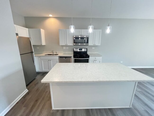 Photo - 301 N Madison St Unit 3D