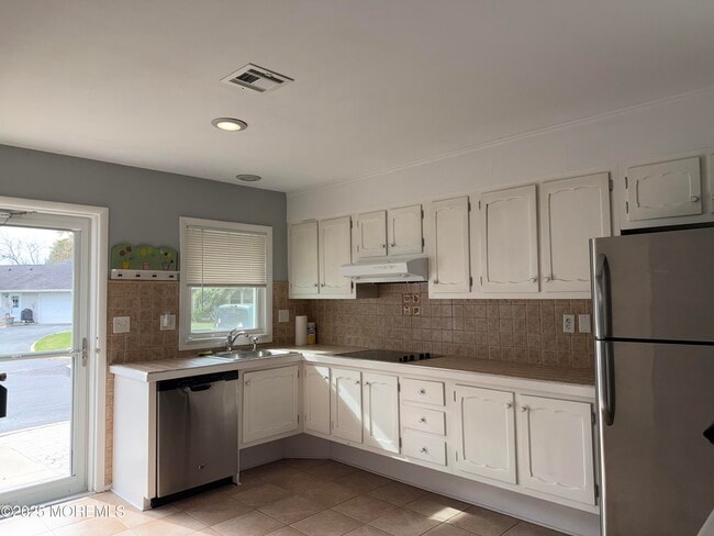 Photo - 664D Plymouth Dr