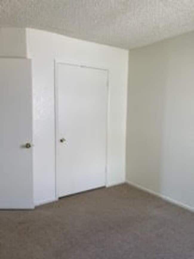Laughlin Bay Village 2 Bedroom Condo! House Rental in Laughlin, NV