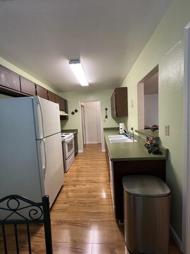 kitchen - 1339 N Columbus Ave Unidad 210 Rental