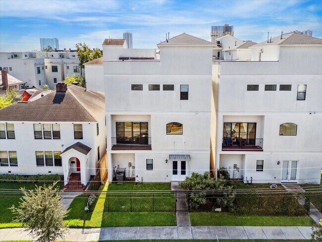 Photo - 4705 Jackson St