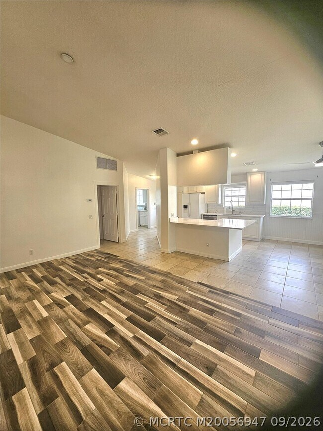 11208 SW Pembroke Dr
