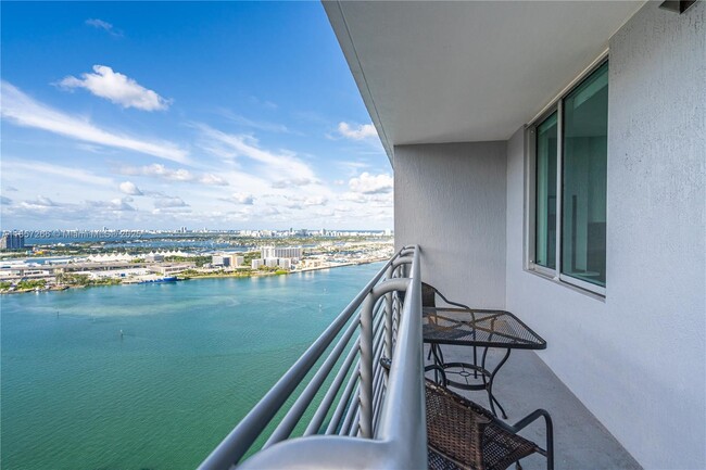 Building Photo - 335 S Biscayne Blvd Unit 3604 Rental