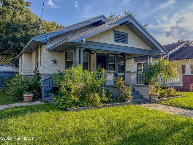 Photo - 2258 Ernest St