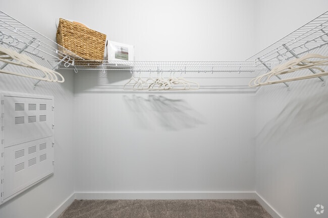 2BR, 2BA - 956SF