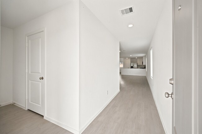 Photo - 702 Umbrella Tree Dr