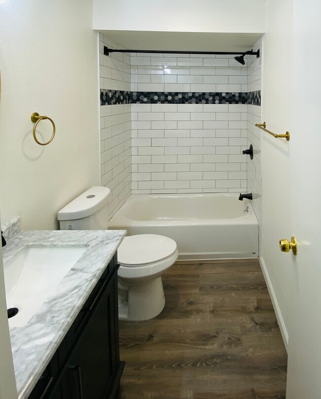 Photo - BOULDER CT (80A)