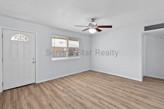 Photo - 1638 W Desert Cove Ave Unit Apt B