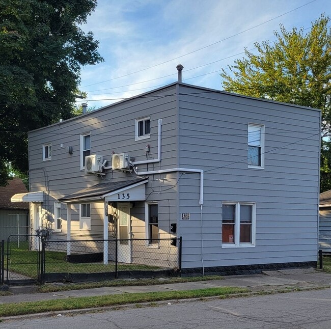 Photo - 135 Byron St