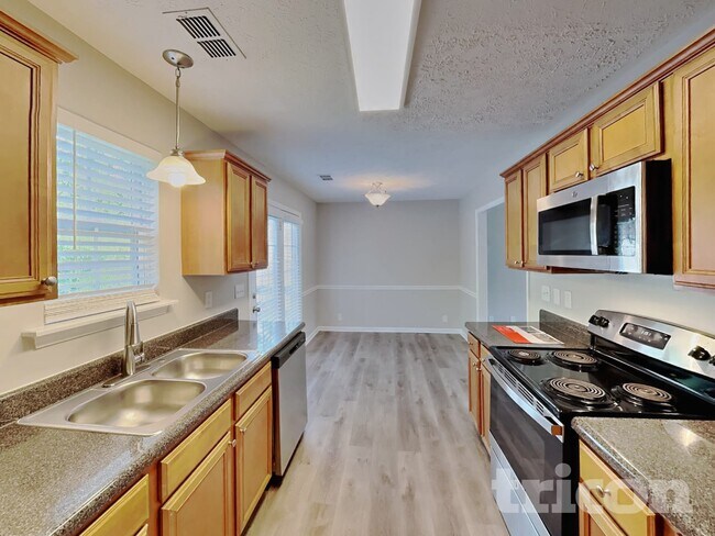 Photo - 108 Tulip Grove Point