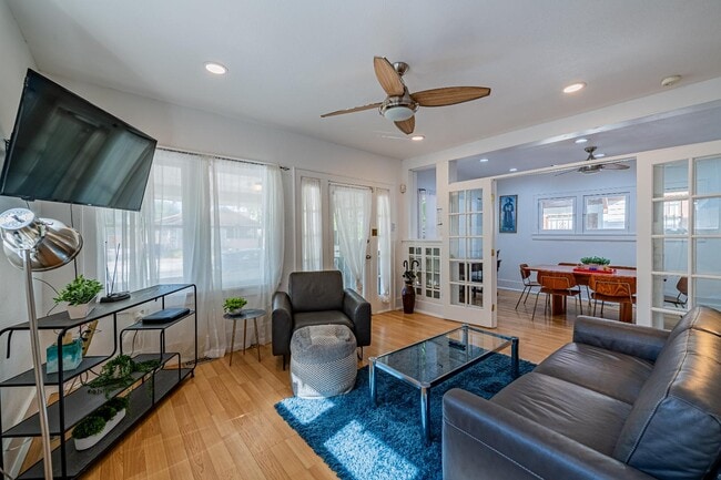 816 Marquette Ave NW