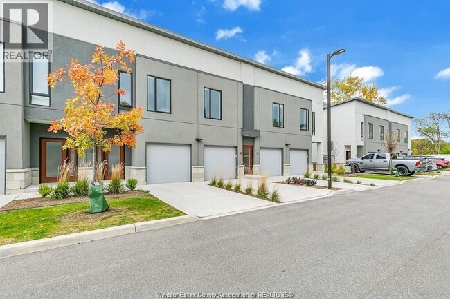 Photo - 550 Sandison St