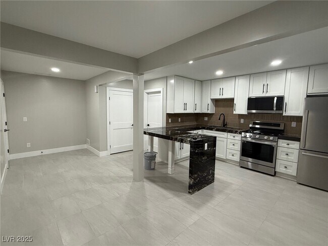 Photo - 2528 Tournament St