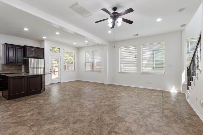 Cocina y área de desayuno - 14 Cheswood Manor Dr