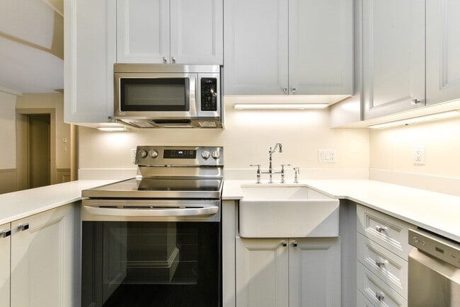 Building Photo - 9 Dana St Unit 44