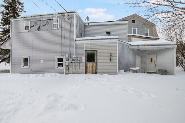 7 Cross St