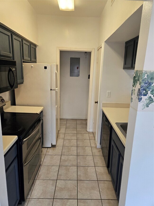 Photo - 6500 Harbor Town Dr