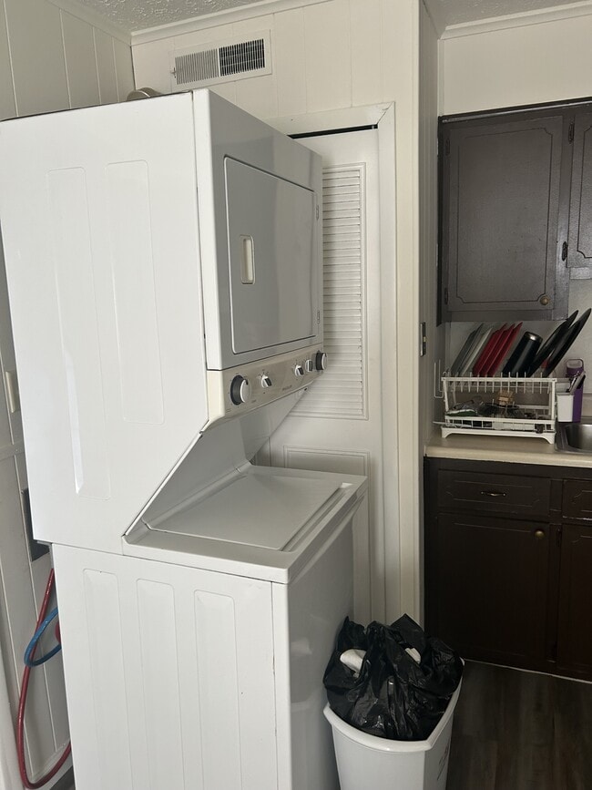 Photo - 2535 W Monroe St