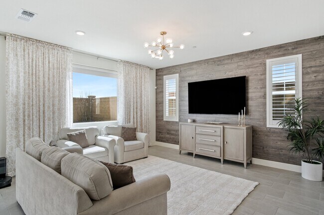 Photo - 2480 Iverstone St