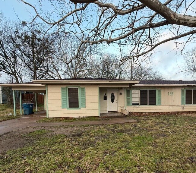 Building Photo - 133 Vandenburg Dr