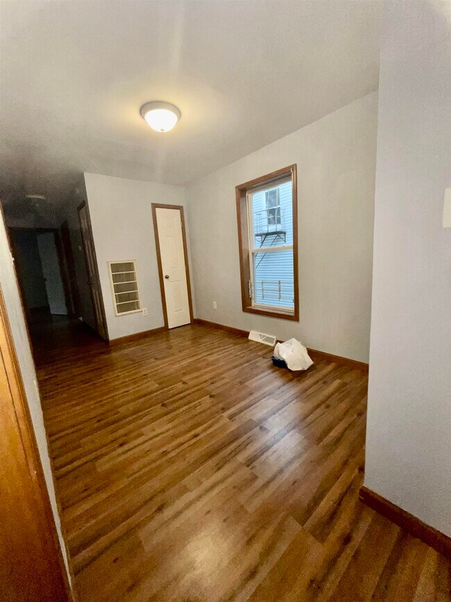 Photo - 305 Van Houten St Unidad 1