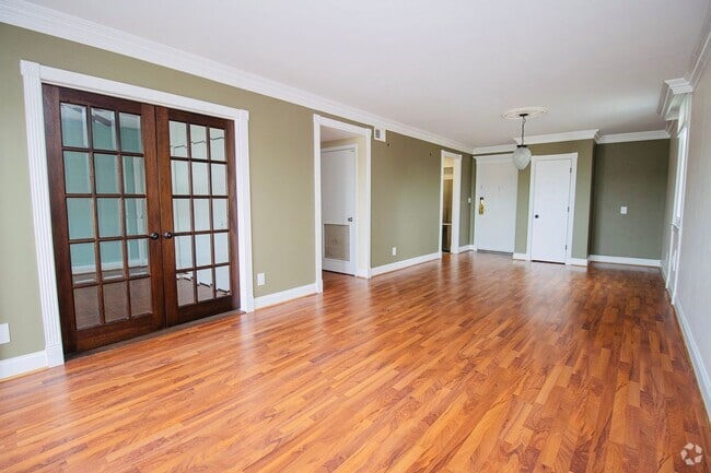 Building Photo - Beautiful 2 Bedroom, 2 Bath with Office Sp... Rental