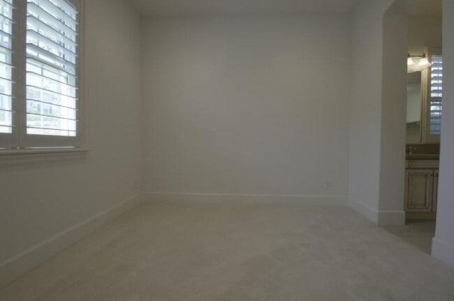 Building Photo - 4961 Ashville Dr
