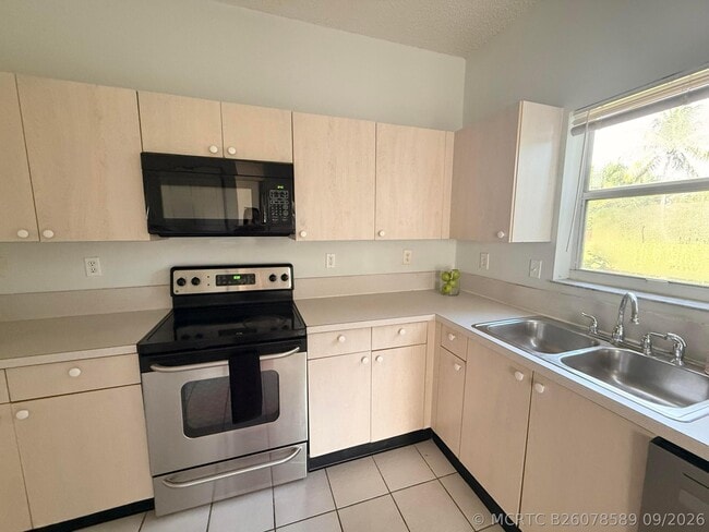 12077 Sunset Point Cir