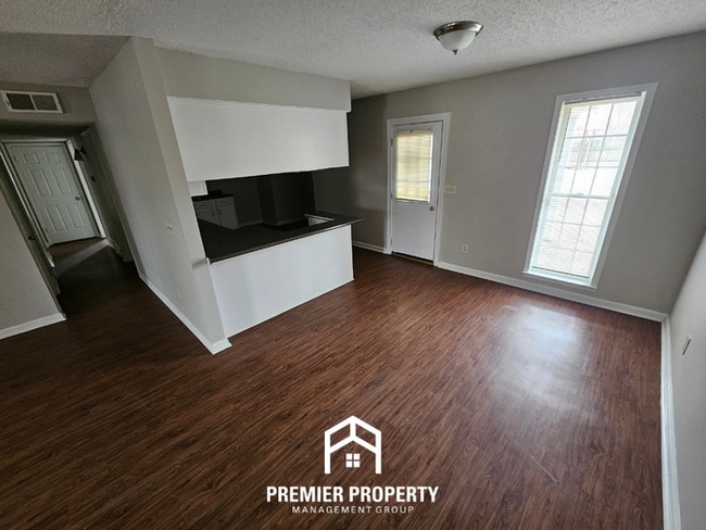 Photo - 6622 Amersham Dr