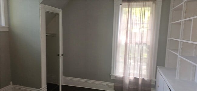 Photo - 17 E 5th St