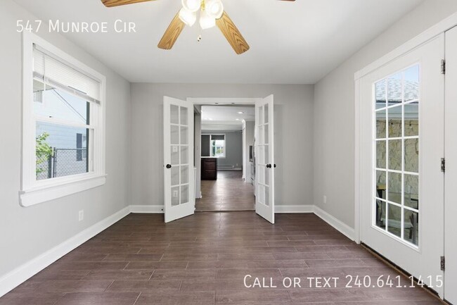 Building Photo - 547 Munroe Cir