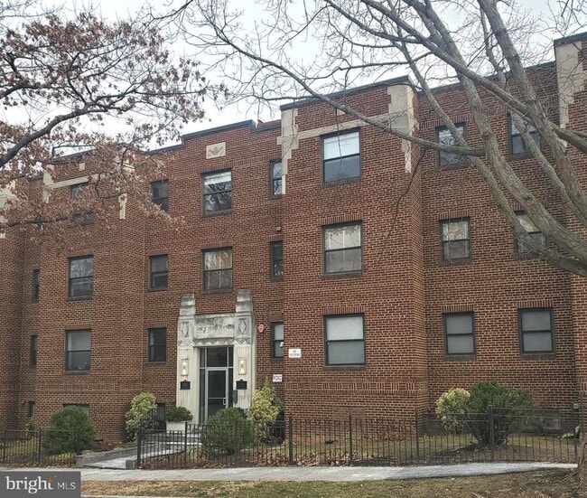 Building Photo - 5611 5th St NW Unit 21