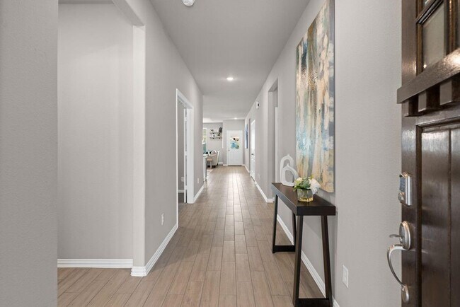 Photo - 8315 Divot Trce