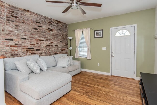 Photo - 4048 Walsh St