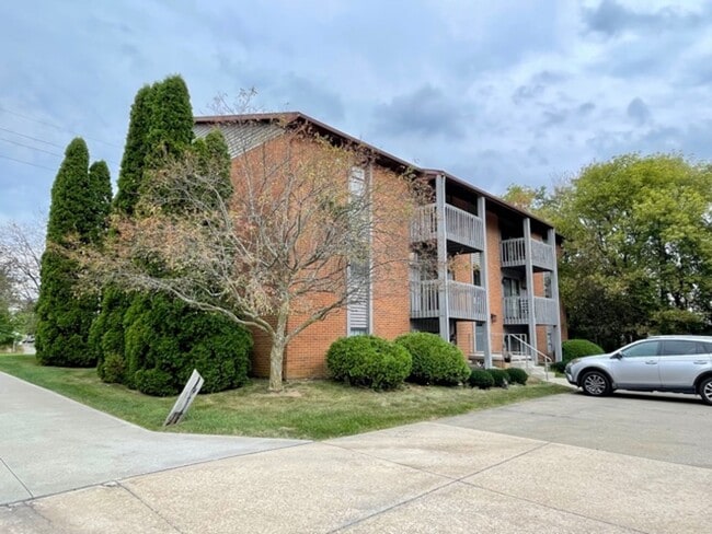 Photo - ONTARIO - 2 Bedroom Available! Unit 11