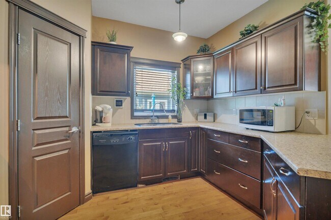 Photo - 102 W Haven Dr