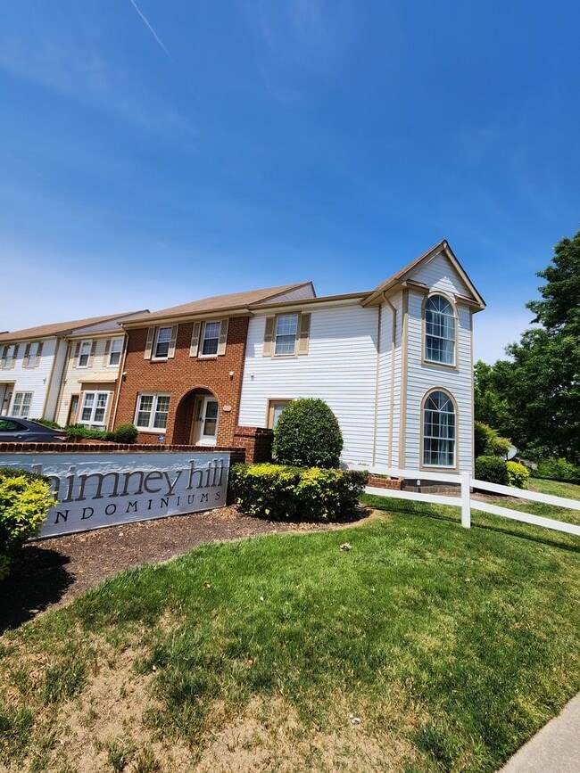 End Unit Townhouse in Chimny Hill - End Unit Townhouse in Chimny Hill